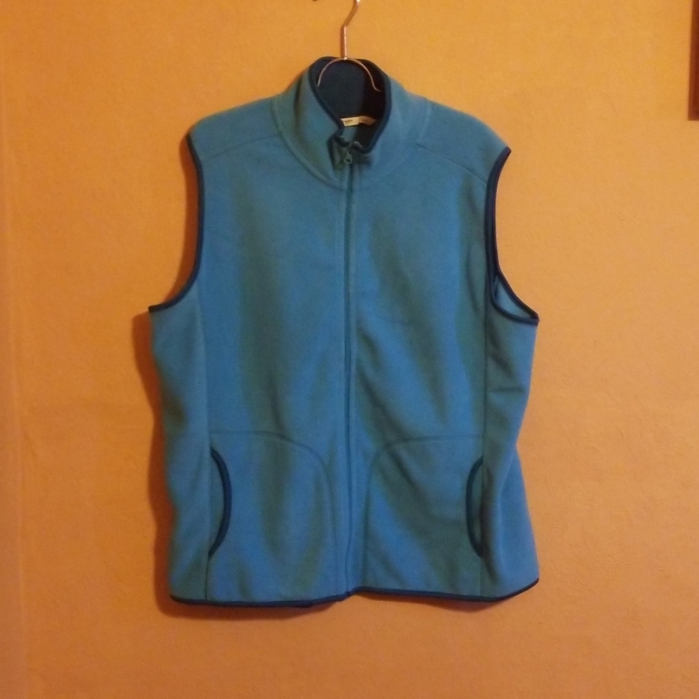 Old Navy fleece vest